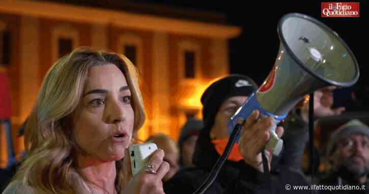 “Il Pd guardi al centro, la destra ha fallito”. Silvia Salis presenta il libro e parla da antiMeloni