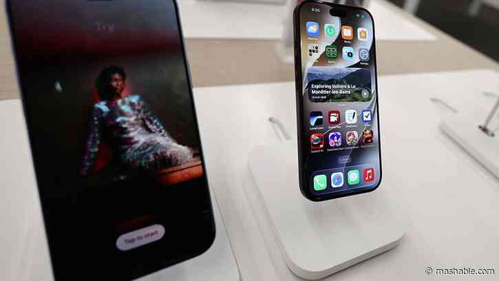 Global smartphone market sinks to lowest level in 14 years