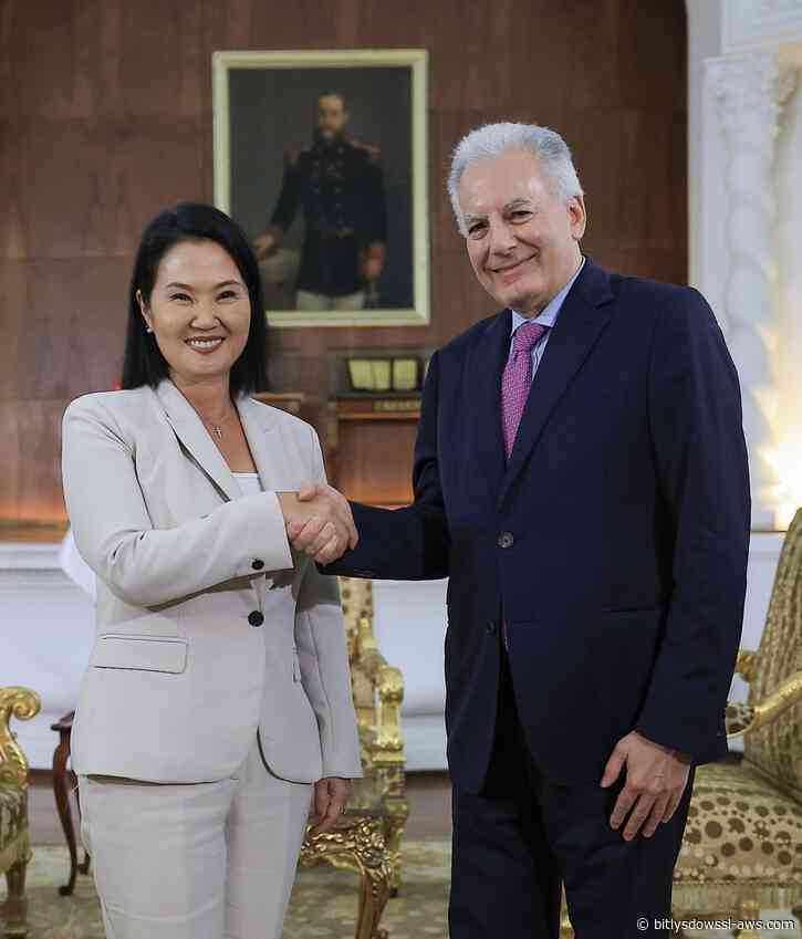Keiko Fujimori oficializa la designación de Álvaro Vargas Llosa como embajador de Perú en EE UU