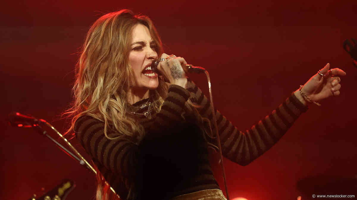 Muziek Paris Jackson lijkt in niets op die van haar beroemde vader: publiek in Amsterdamse Paradiso verrast door harde gitaren