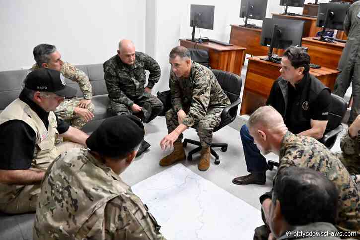Comandante del Comando Sur de EE UU visita Perú para reforzar la lucha contra el narcoterrorismo