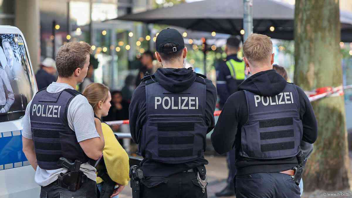 Polizei sucht drei Männer: Befreiter Häftling in Essen entkam auf E-Scooter