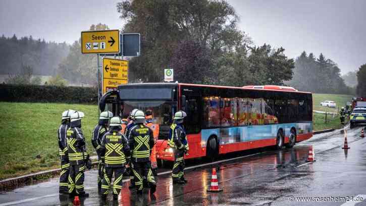 Tränen fließen: Augenzeugin schildert Schülerbus-Unfall von Seeon – Bürgermeister die Konsequenzen