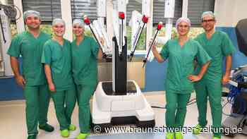 Neuer OP-Roboter in Salzgitter: Zwei Ärzte steuern gleichzeitig