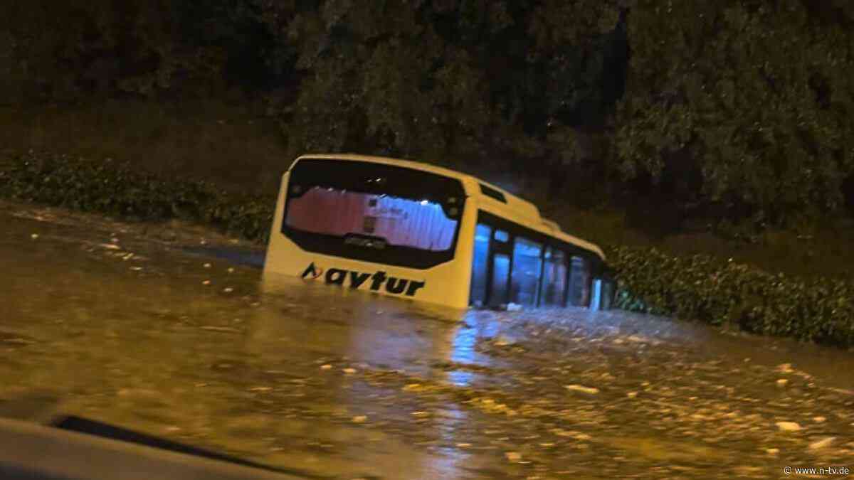 Straßen vielerorts überflutet: Starkregen setzt Istanbul unter Wasser