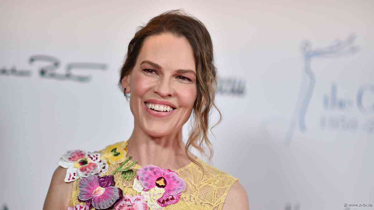 Nachwuchs mit 52? : Schauspielerin Hilary Swank deutet weitere Schwangerschaft an