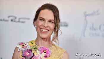 Nachwuchs mit 52? : Schauspielerin Hilary Swank deutet weitere Schwangerschaft an