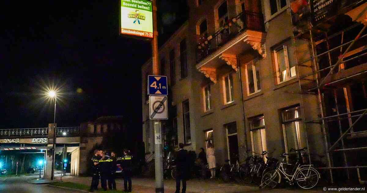 Explosie bij woning in Arnhem: politie doet onderzoek