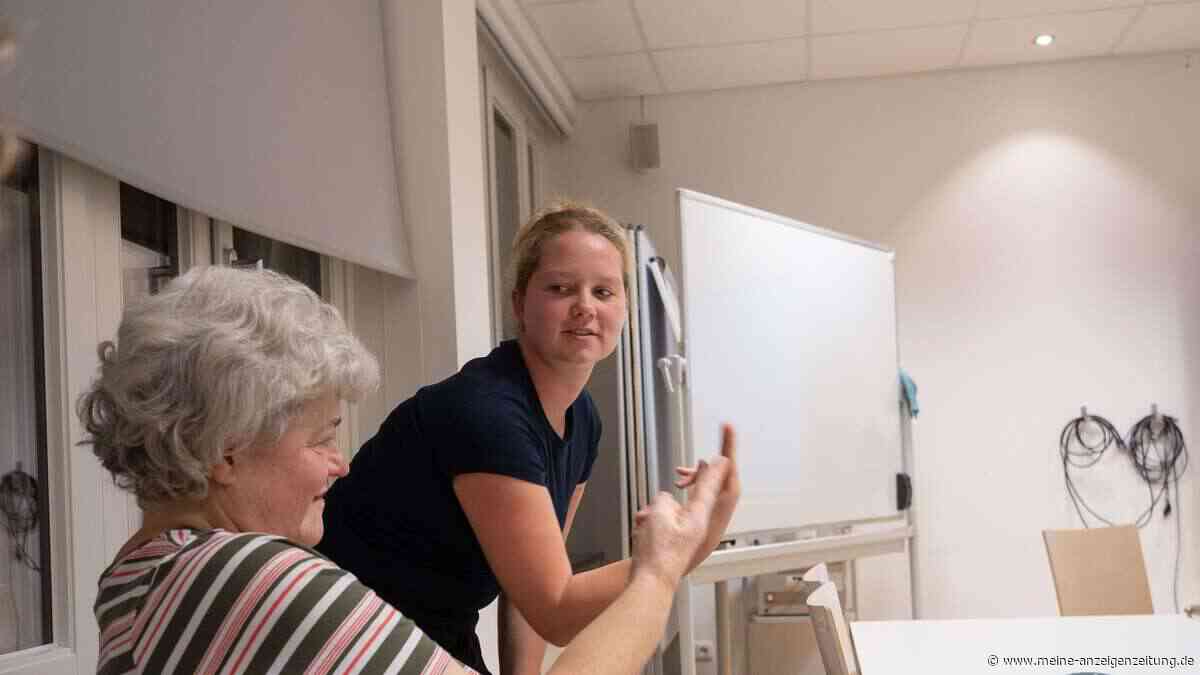 Wenn jeder Finger zählt: Gehörlose Ebersbergerin lehrt Gebärdensprache – und gleich eine ganze Kultur