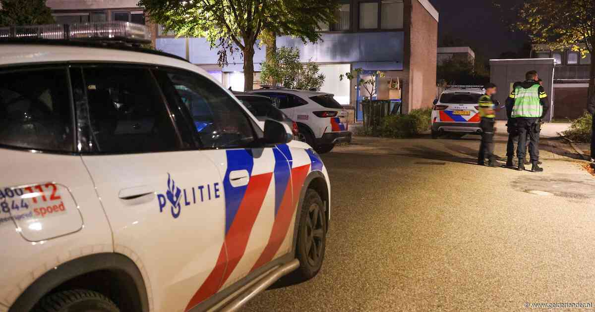 Knal door explosie bij voordeur van woning in Ede