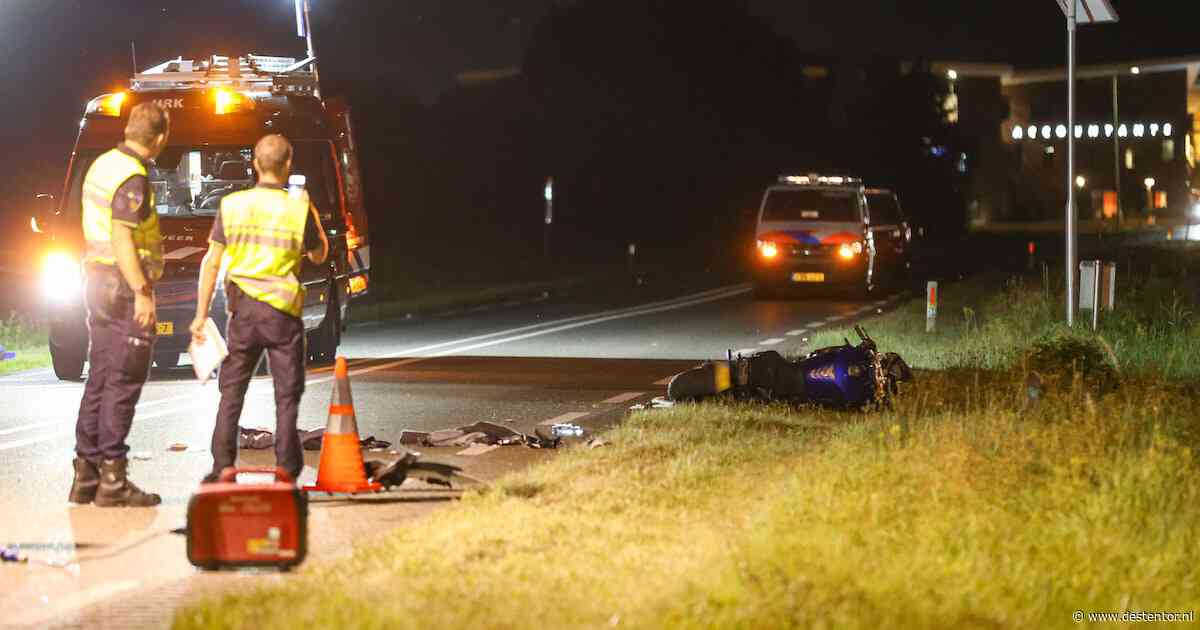 Motorrijder hapt op het asfalt naar adem, van de bestuurder die hem raakte ontbreekt elk spoor