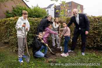 Groen schoolplein basisschool de Sluis feestelijk geopend