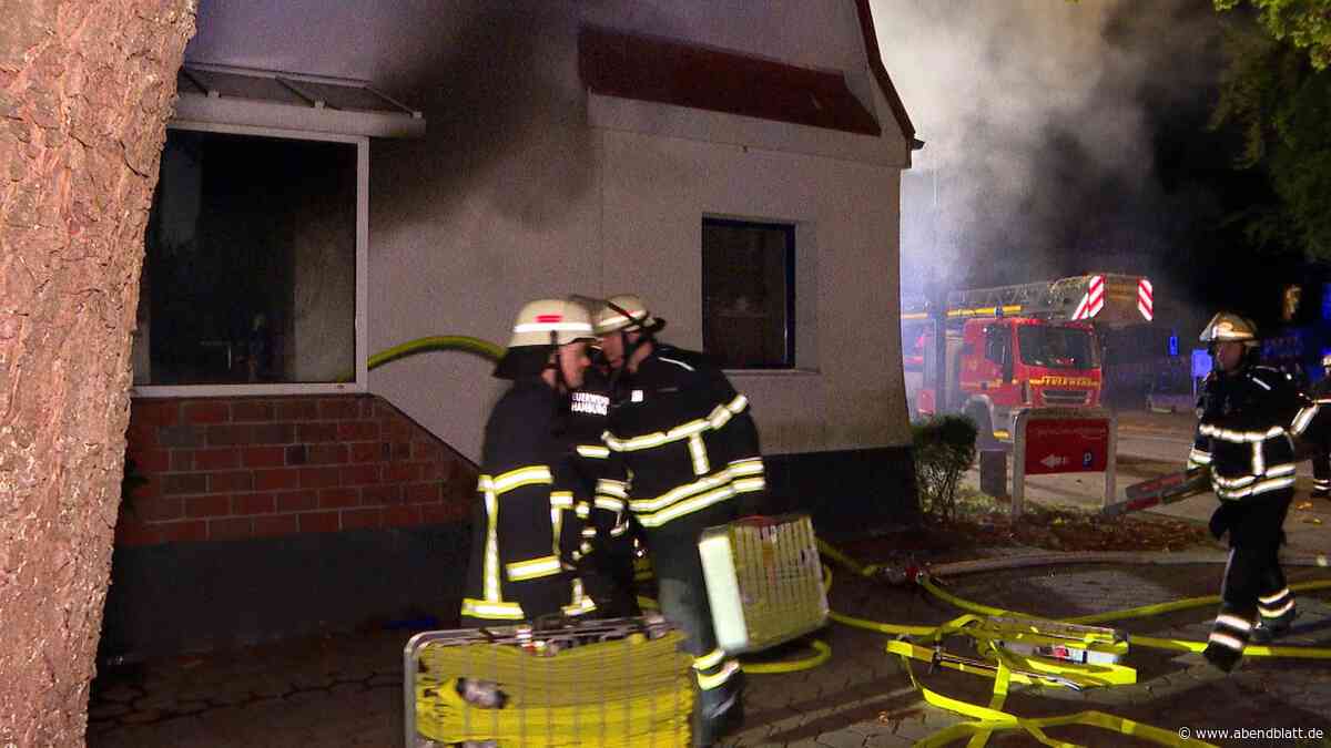 Doppelhaushälfte in Flammen – großer Feuerwehreinsatz in Neugraben