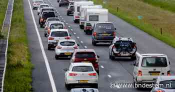 LIVE Files in Brabant | Auto in brand op verbindingsweg naar de A58 richting Son