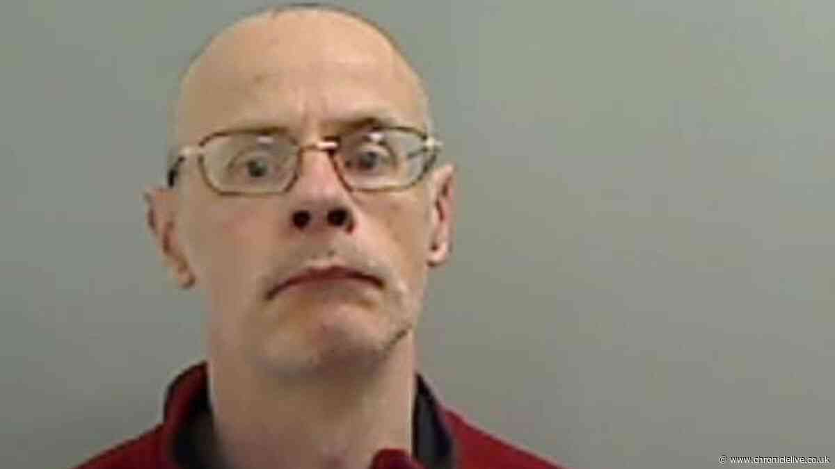 Sex offender rumbled with forbidden phone when it rang in his pocket during police visit