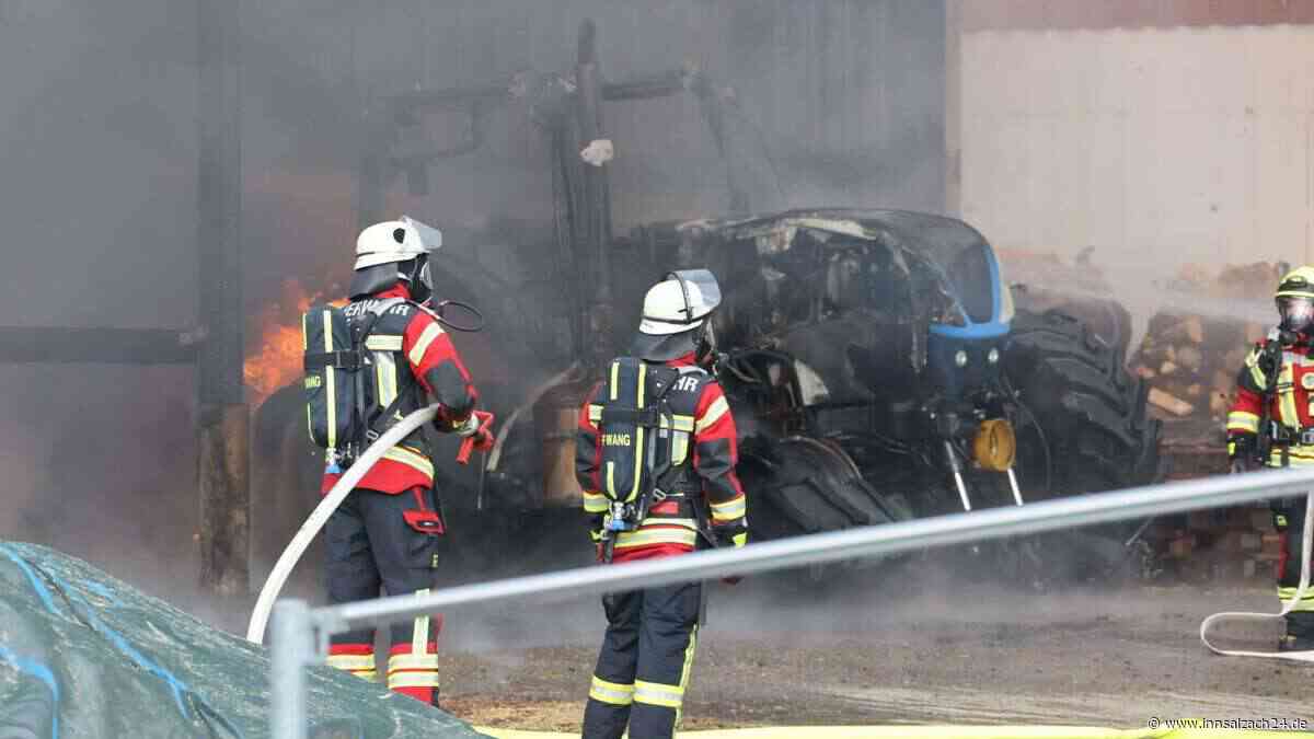 Großeinsatz bei Unterreit: Traktor fängt offenbar in Unterstand Feuer