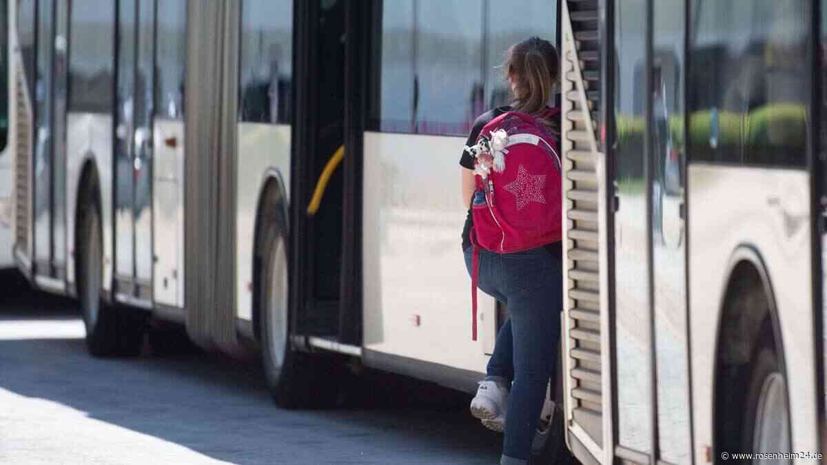 Auf Strecke in Oberbayern: Busfahrer (25) belästigt Mädchen in den Fahrtpausen