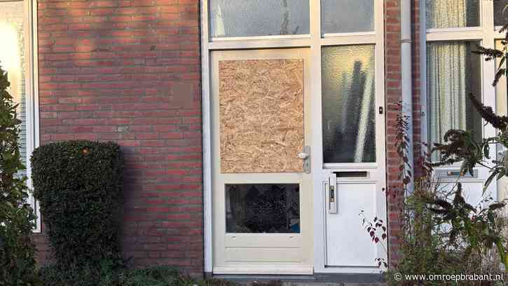 Vader pas na uur wakker als politie huis binnenvalt: 'Zoek mijn zoon ook'