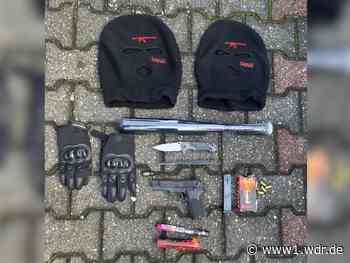Auto mit illegalem Martinshorn und Waffen entdeckt
