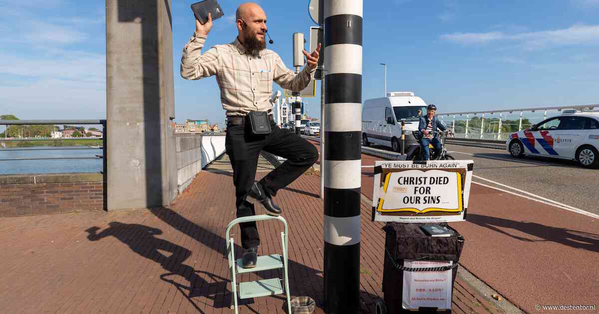 Al 47 meldingen over straatpredikers in Kampen, maar prediker Robbie is niet onder de indruk