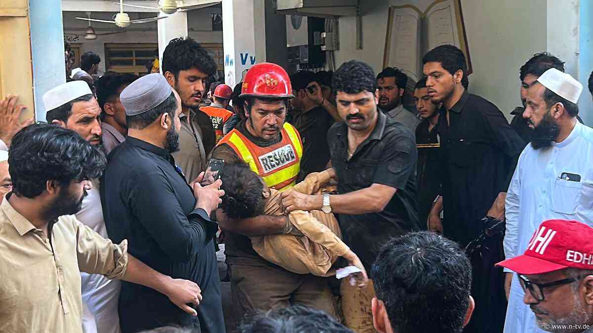 Eigentümer festgenommen: Schuldach in Pakistan stürzt ein - mindestens 34 Schüler sterben