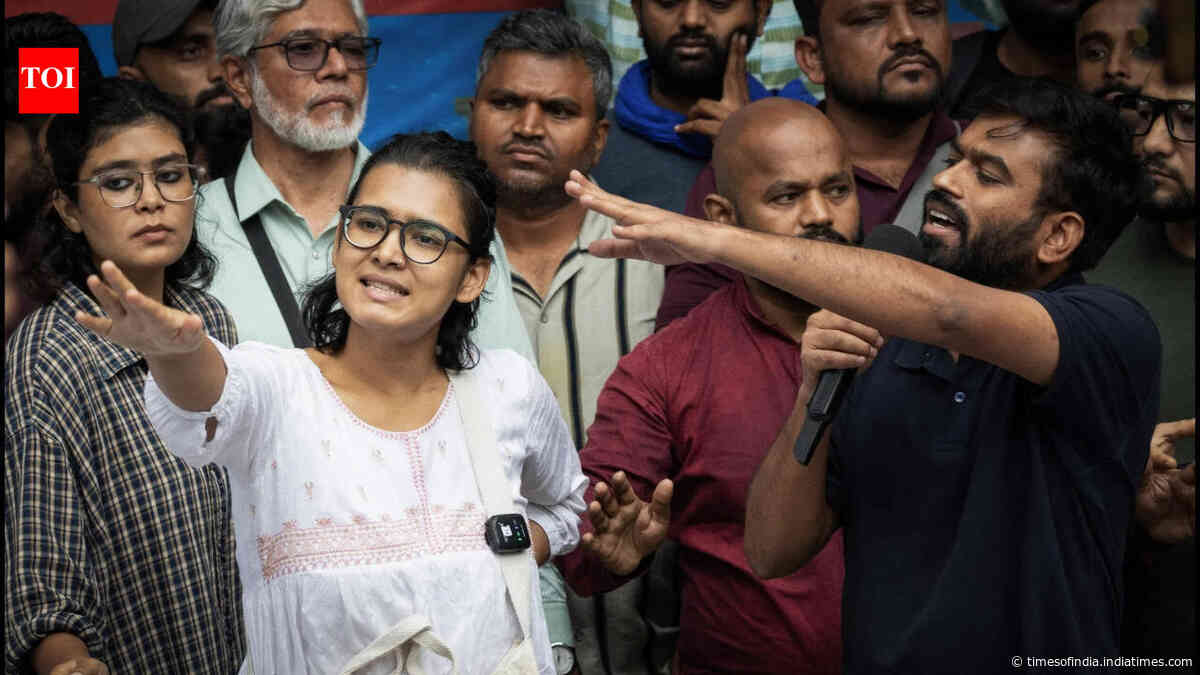 'Stop it, get lost': Chaos erupts at CJP's Abhijeet Dipke, Neha Bora's joint presser - video