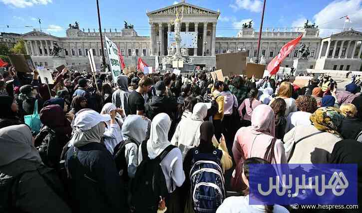 حظر الحجاب يضع مدارس النمسا أمام احتجاجات عارمة