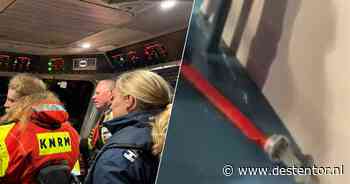 Rondvaarttocht wordt plots reddingsactie: vrachtschip dreigt te zinken bij Houtribsluizen