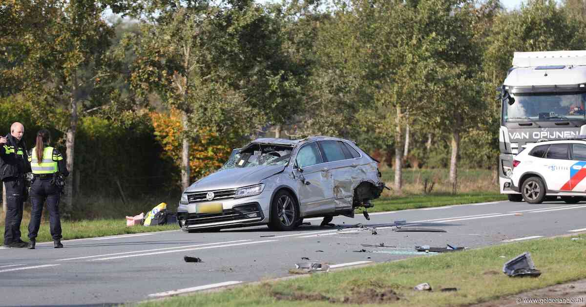 Ernstig ongeval tussen twee auto’s op de N302, weg in beide richtingen dicht