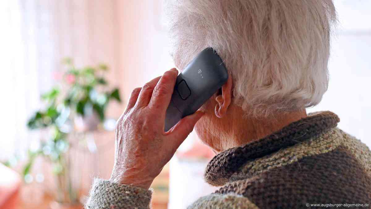 Betrüger machen Beute: Seniorin über gibt Bargeld an unbekannten Abholer