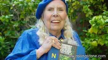 ‘I’m a Proud Canerican Like Neil Young:’ Joni Mitchell on U.S. Citizenship, New Book of Paintings