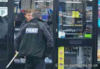 Armed police descend on Luton Road after reports of man with weapon