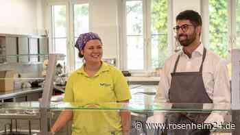 „Schichtwechsel“ in Wendelstein-Werkstätten: Rosenheims Oberbürgermeister gibt das Essen aus