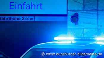 Unfall an Tiefgaragenzufahrt: Auto überrollt Hand von 68-Jährigem