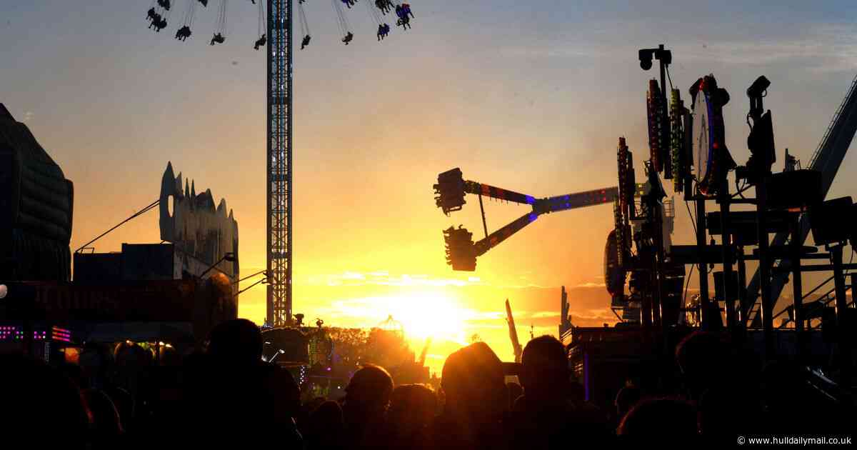 17 stunning pictures showing sunset and rides lighting the sky at Hull Fair
