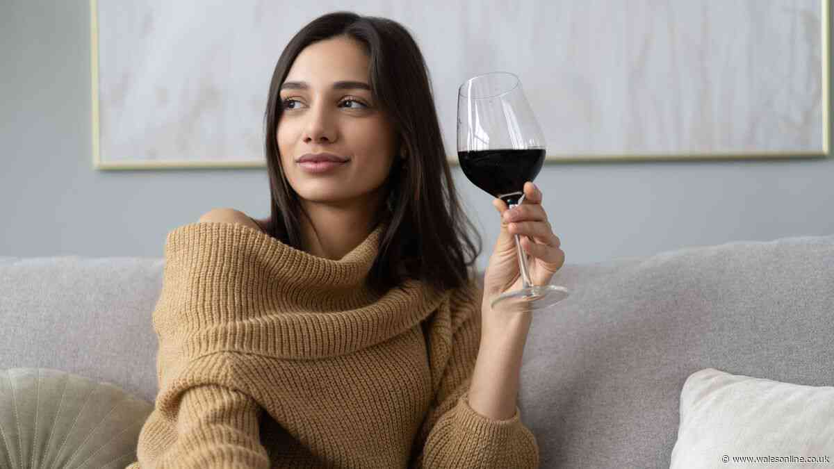 Wine drinkers warned of hidden risk before UK clocks go back this month