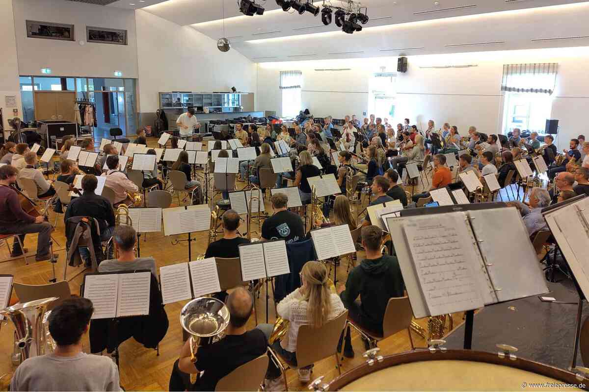 Experiment in Chemnitz: Riesiges Orchester lässt Steigerlied in einer anderen Weise erklingen