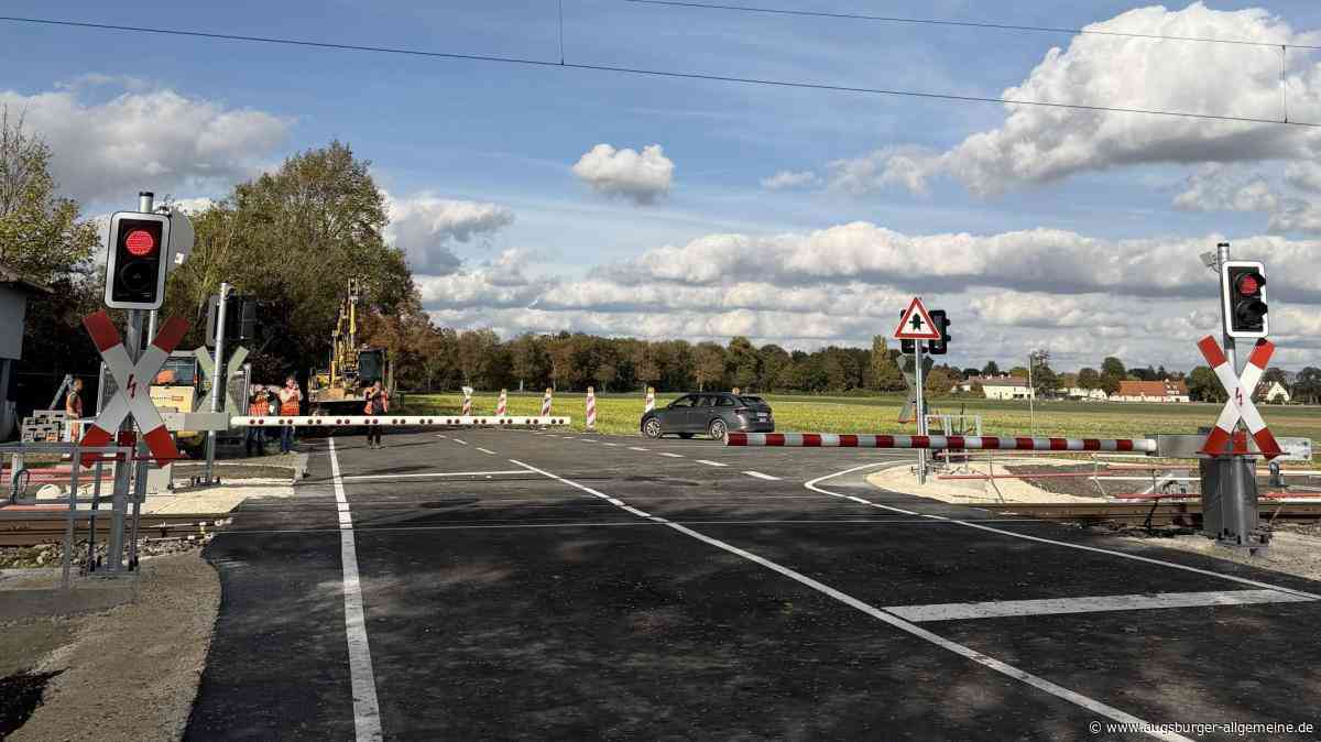 Bauarbeiten sind abgeschlossen: Der Bahnübergang Rohrenfeld ist wieder frei