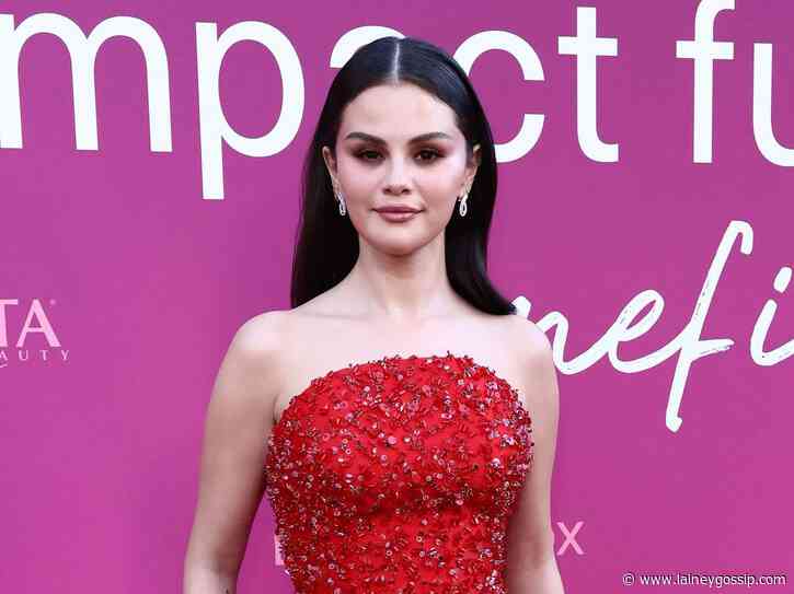 Solo Selena at her own fundraising gala