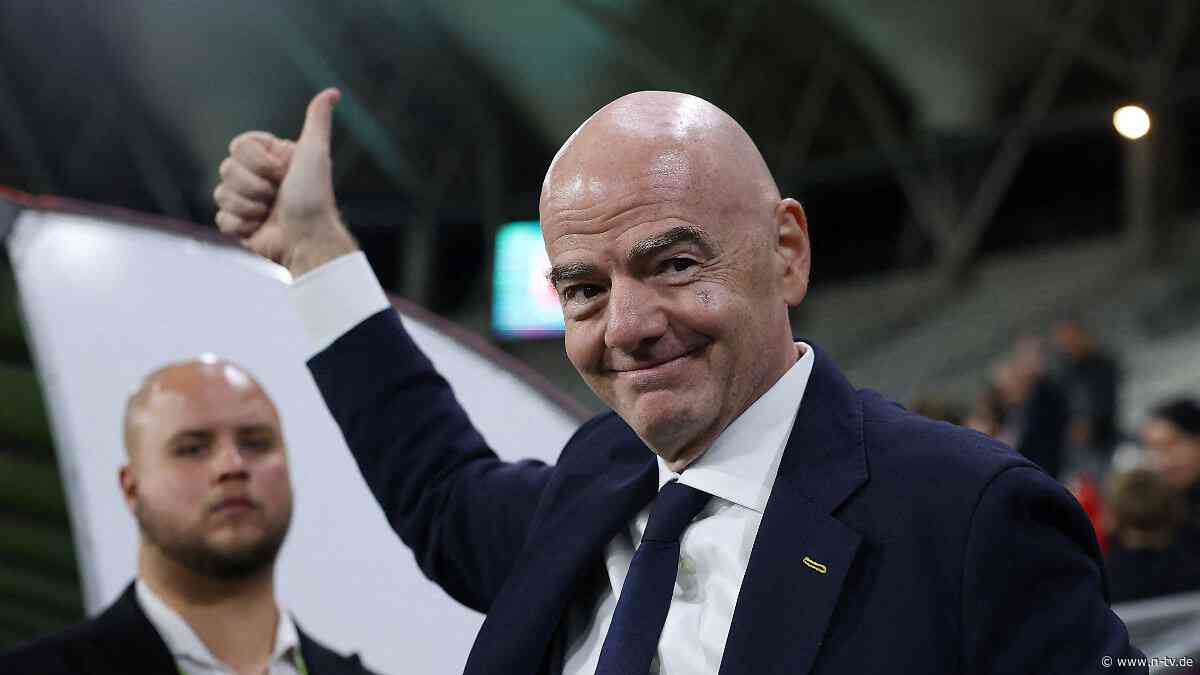 Der FIFA-König reüssiert: Gianni Infantino entschuldigt sich und tanzt seine Gegner aus