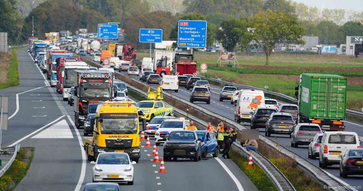 Kop-staartbotsing op A59 bij Waspik, bestuurders ongedeerd