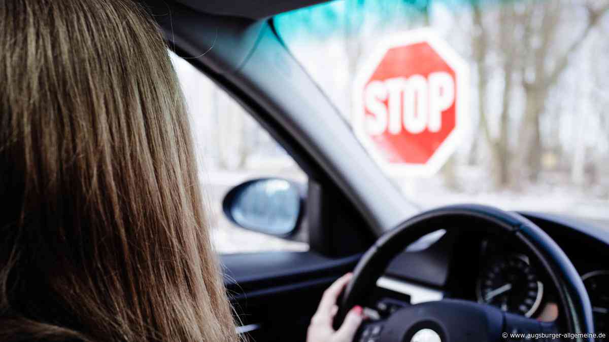 Polizei erwischt 15-Jährigen am Steuer eines Autos - und das nicht zum ersten Mal