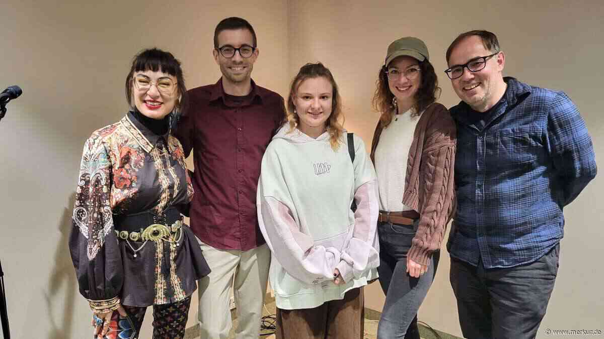 Poetry-Slam-Wettbewerb drehte sich um Demokratie: „Verwundbar, aber auch wunderbar“