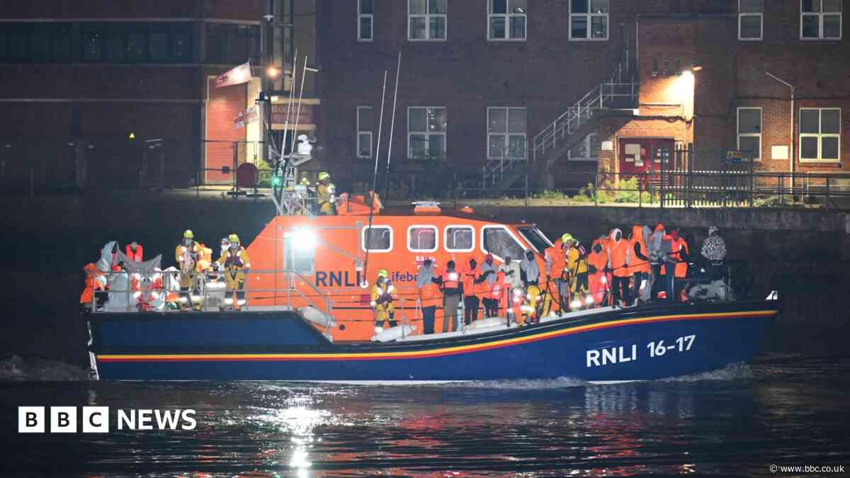 Charity watchdog condemns abuse of RNLI crews