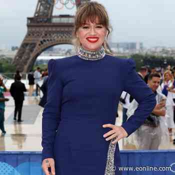 Kelly Clarkson Returns to the Stage After Art of Play Feud