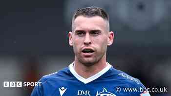 Sale winger Roebuck signs deal to end of 2028-29