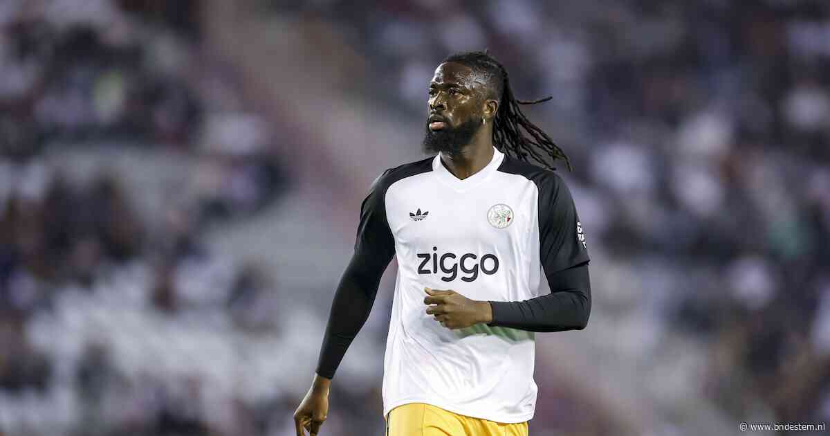 LIVE Conference League | Tolu mist grote kans bij Ajax, Hajduk-aanvaller raakt arbiter per ongeluk in gezicht