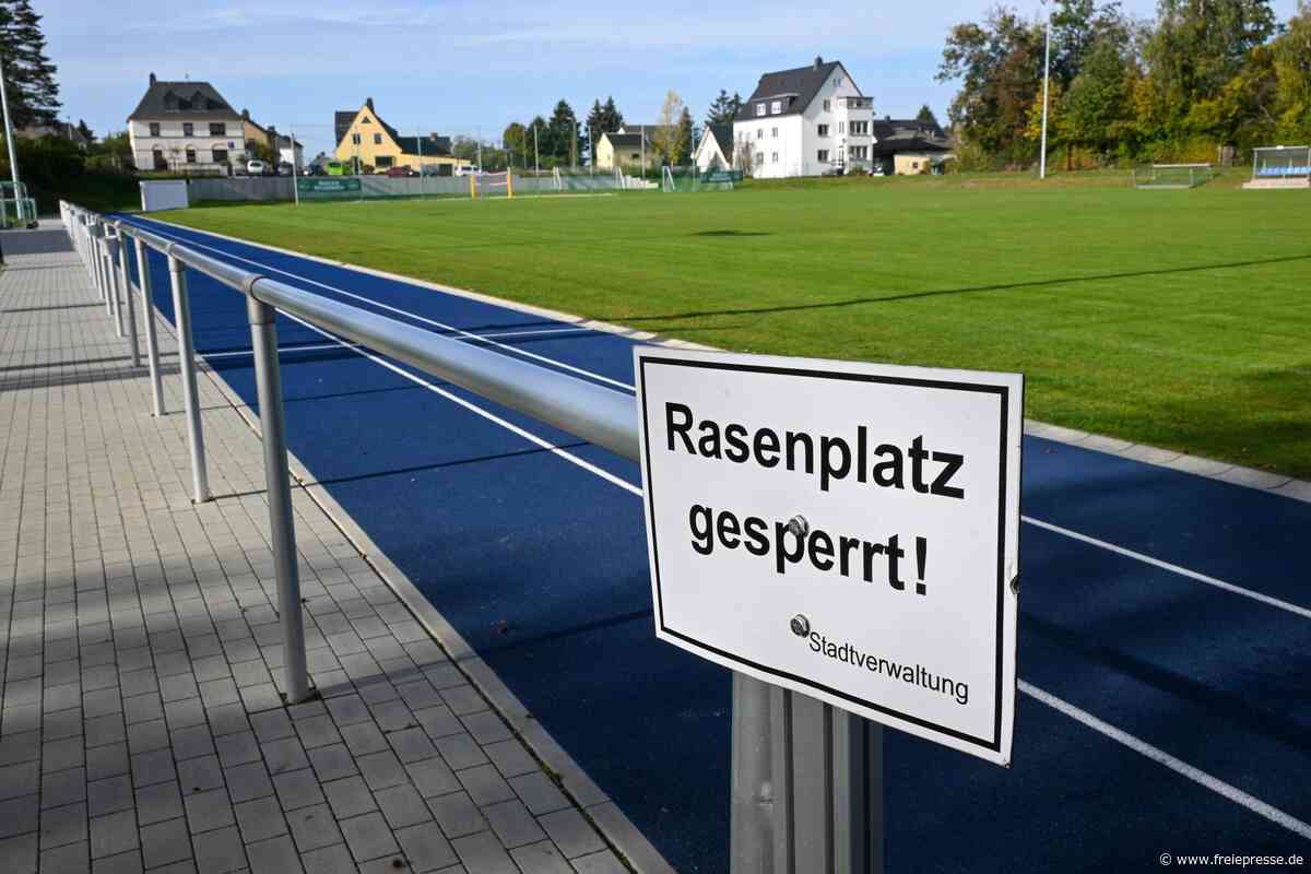 Rätsel um Wasser auf dem Fußballrasen am Jahnhaus: TV Oberfrohna muss ausweichen