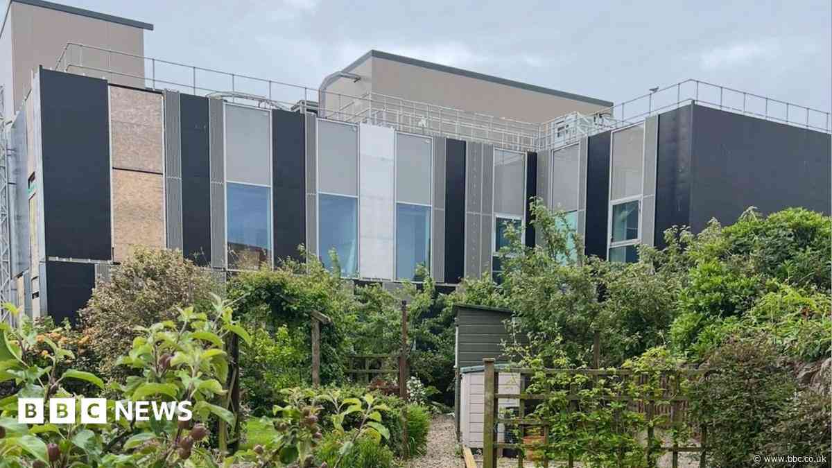 Work on new hospital building to be redone