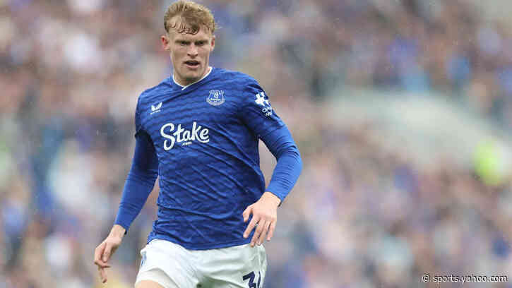 Manchester United want to replace star with Premier League defender
